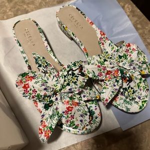 New without tags Cecelia NY  Lila Green Floral Snake Sandals